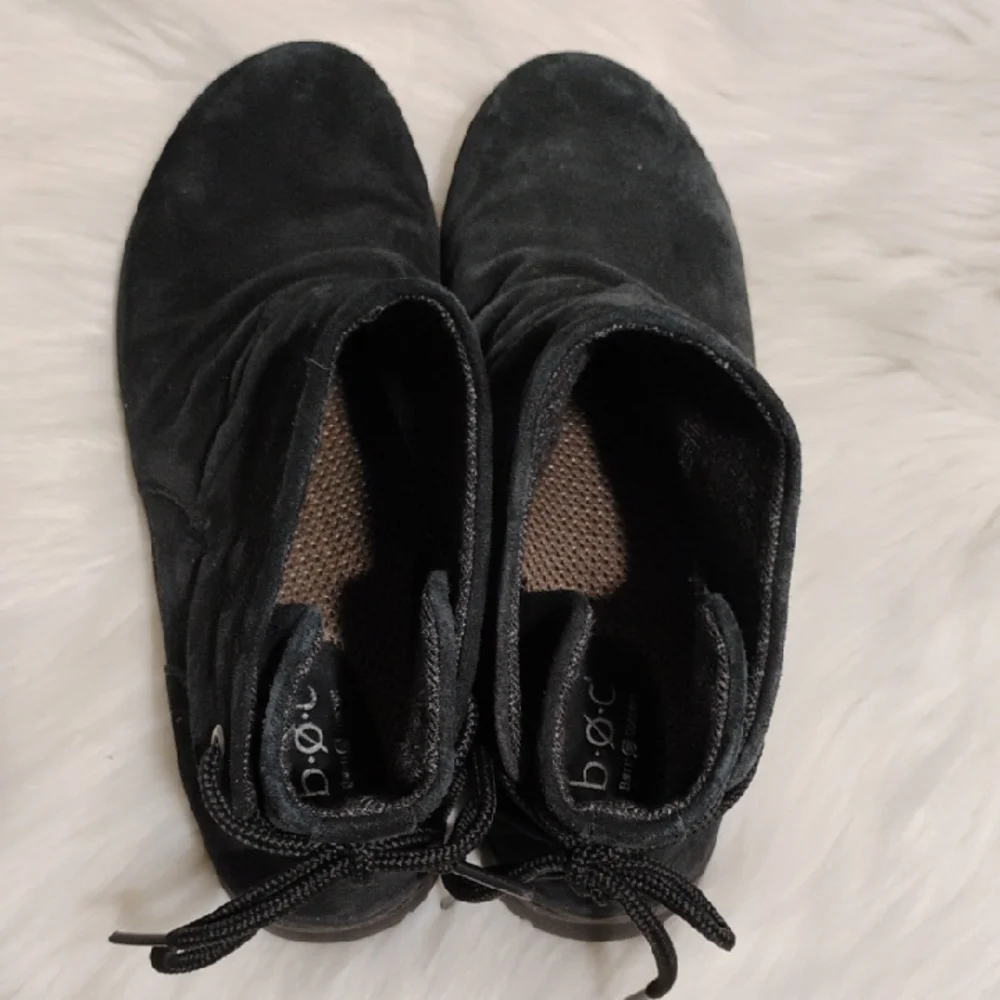 (#95) SALE! B.O.C. Born Black Suede Ankle Booties Sz.7 Hardly Worn